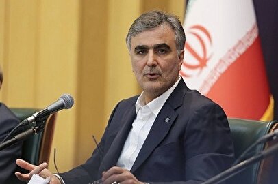 هشدار درباره اثرات تورمی افزایش نرخ ارز رسمی/ فرزین: هر دو بازار را کنترل می کنیم