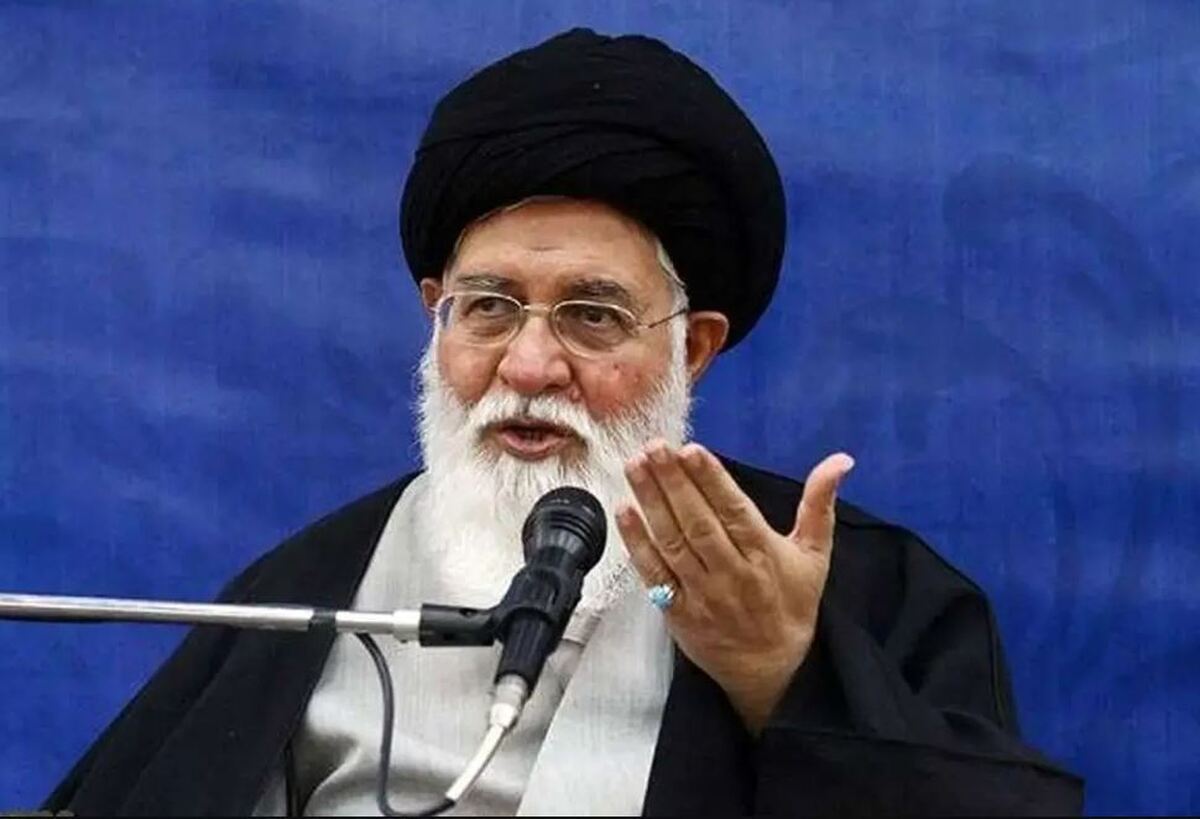 توصیه علم الهدی: کاسبی که هر روز قیمت دلار را نگاه می‌کند، خائن به خداست
