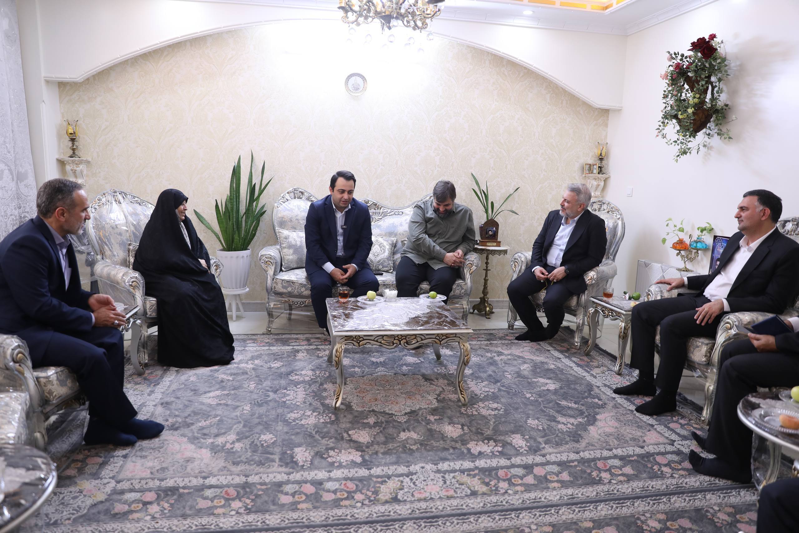 بانک صادرات ایران با تقدیم ۹۶ شهید نماد ایستادگی در کنار مردم است / آغاز افتخارآمیز تدوین تاریخ شفاهی شهدای بانک صادرات ایران