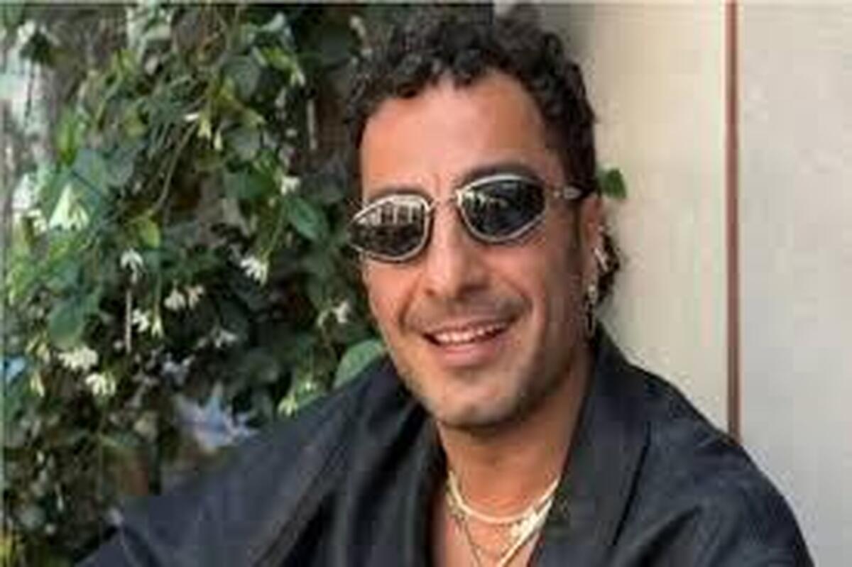 نوید محمدزاده در راه استرالیا با گوشواره عجیب