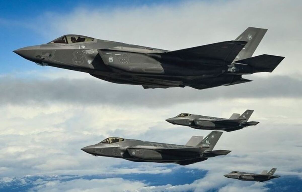 پرواز جنگندههای اف ۳۵ در ساحل ونزوئلا + فیلم پرواز جنگندههای اف ۳۵ در ساحل ونزوئلا + فیلم