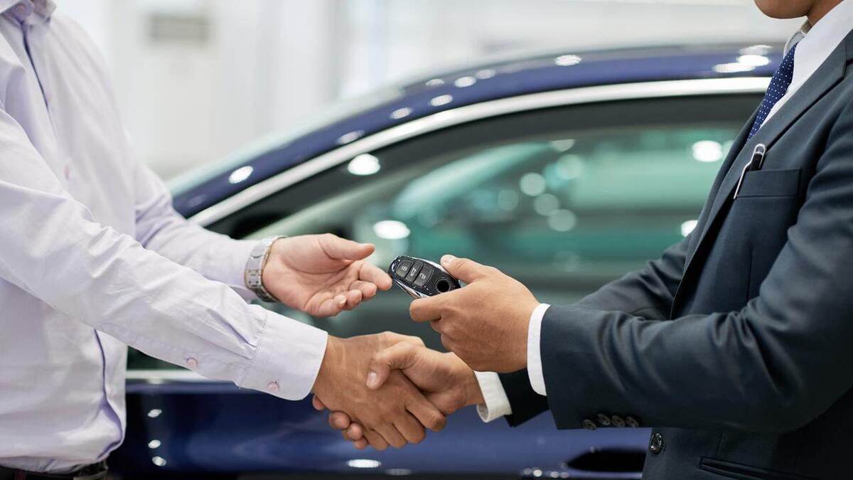 کاهش شدید قیمت خودرو در بازار امروز ۱۴ مهر ۱۴۰۴ / خودرو بخریم یا نه؟
