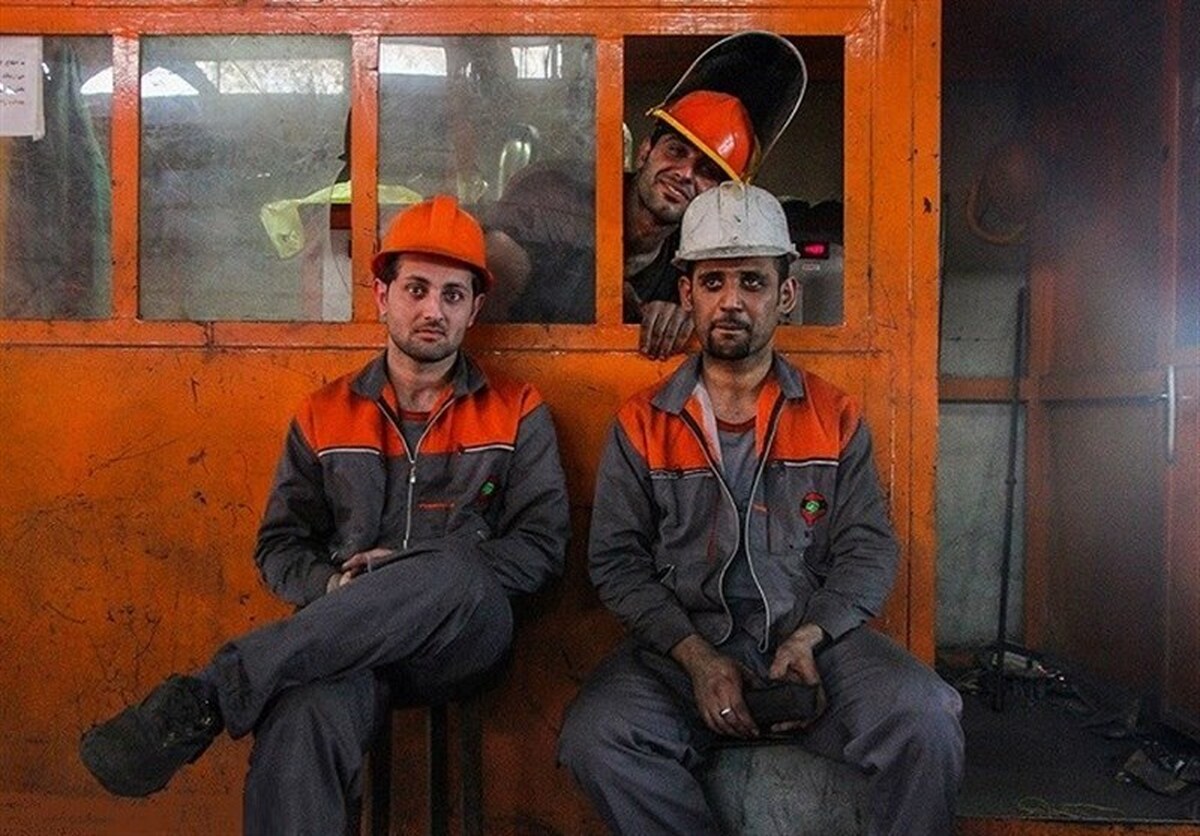 عضو کمیسیون اقتصاد مجلس: کارگران دوشیفته شدند! عضو کمیسیون اقتصاد مجلس: کارگران دوشیفته شدند!