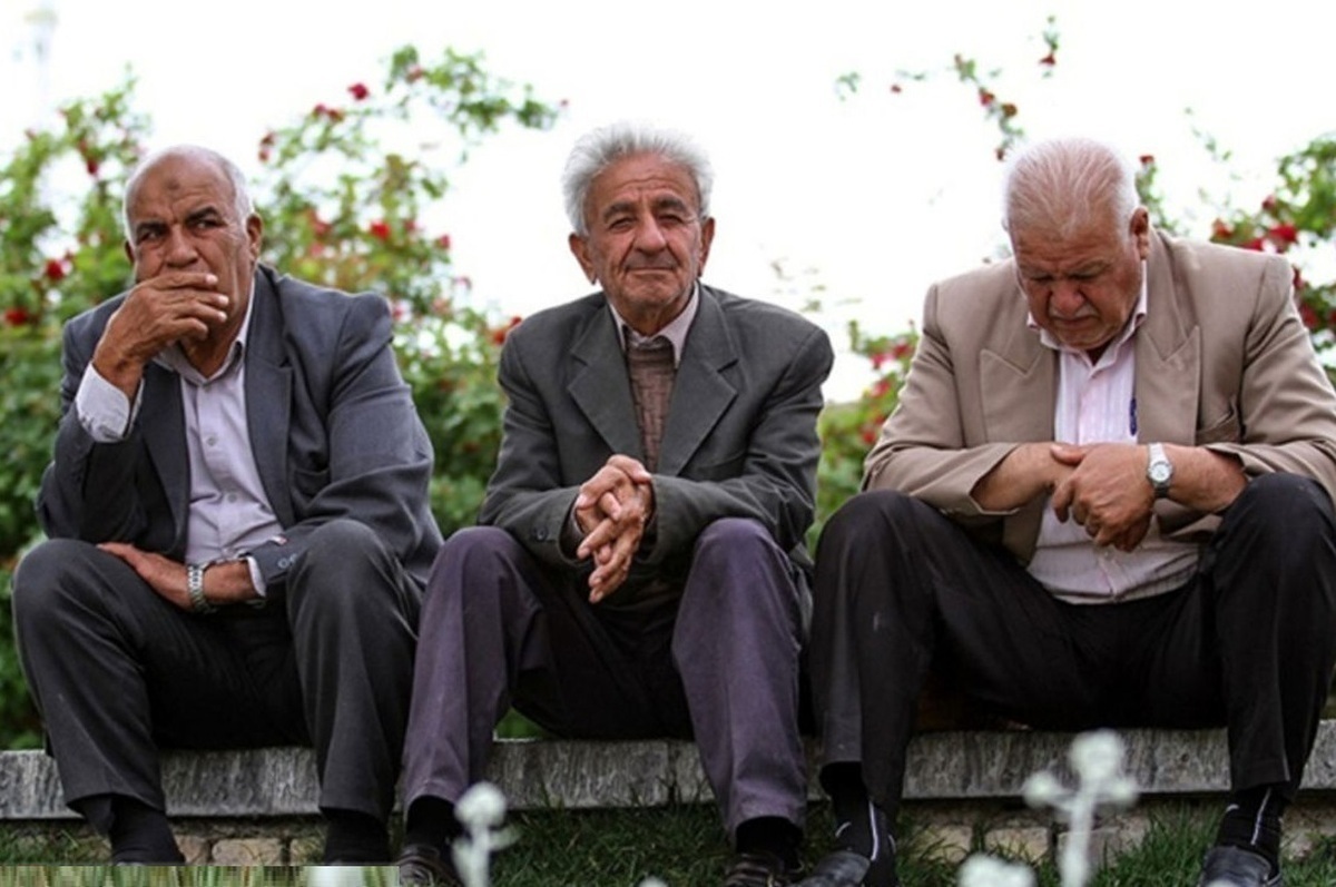 تجمع اعتراضی بازنشستگان در چند شهر/  مستمری‌ ما زیر خط فقر است