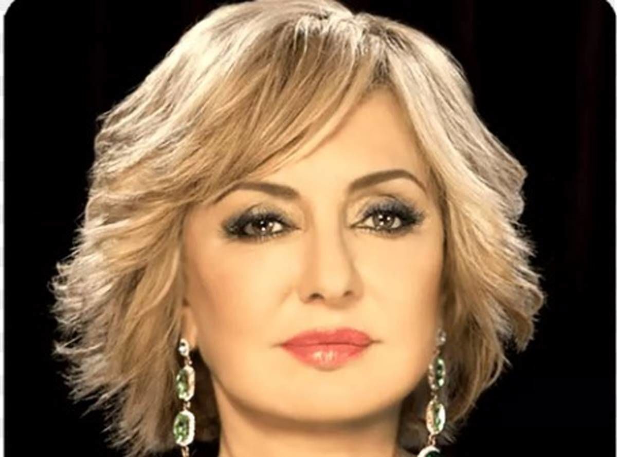 عکس پربازدید گوگوش در آغوش بازیکن مشهور