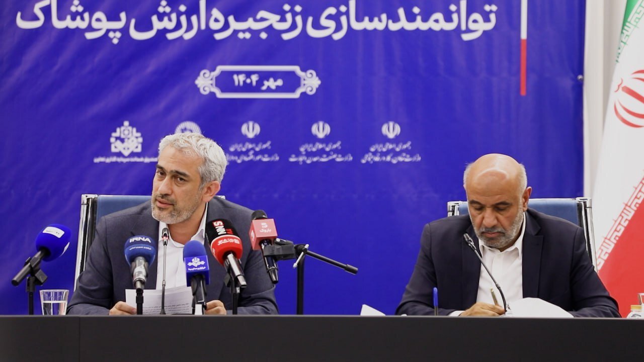 این تفاهمنامه در حضور وزیران کار و اقتصاد، امضا شد این تفاهمنامه در حضور وزیران کار و اقتصاد، امضا شد