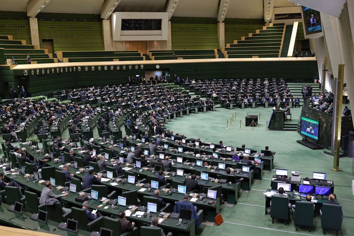 اولین تصاویر از نماینده زن بعد از ازدواج در مجلس اولین تصاویر از نماینده زن بعد از ازدواج در مجلس