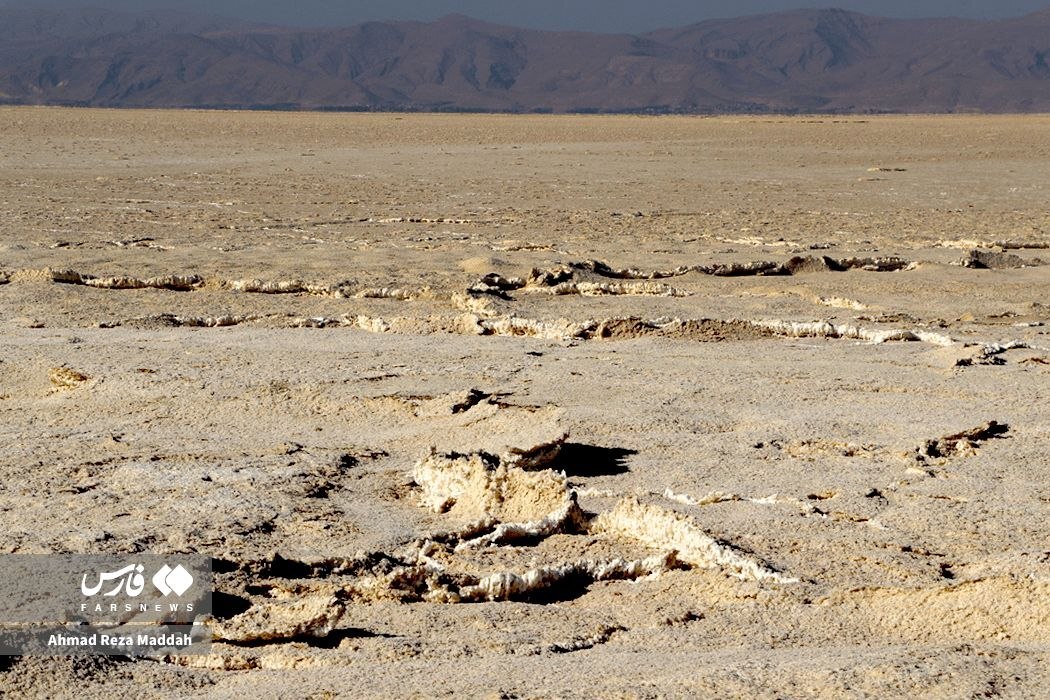 تصاویر تلخ از خشک شدن دریاچۀ مهارلو + تصاویر
