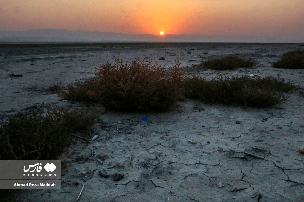 تصاویر تلخ از خشک شدن دریاچۀ مهارلو + تصاویر
