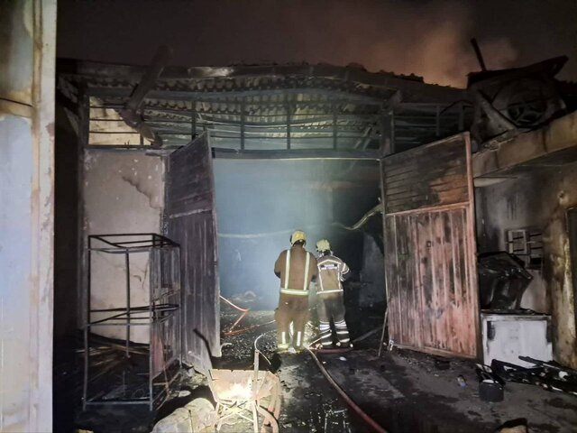 آتشسوزی هولناک یک کارگاه مبلسازی / شدن حرارت سقف را نابود کرد + تصاویر آتشسوزی هولناک یک کارگاه مبلسازی / شدن حرارت سقف را نابود کرد + تصاویر