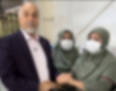 جنجال اقدام نامتعارف آقای رئیس/ بوسه بر دست کارگر زن، کار دست کارفرما داد