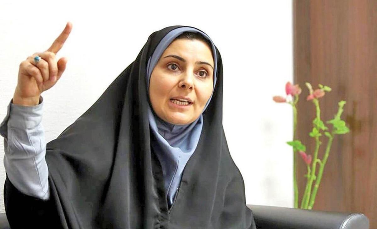 روزنامه جوان واکنش نشان داد: خانم وزیر چرا میخواست در فرودگاه اردبیل را گِل بگیرد؟ روزنامه جوان واکنش نشان داد: خانم وزیر چرا میخواست در فرودگاه اردبیل را گِل بگیرد؟