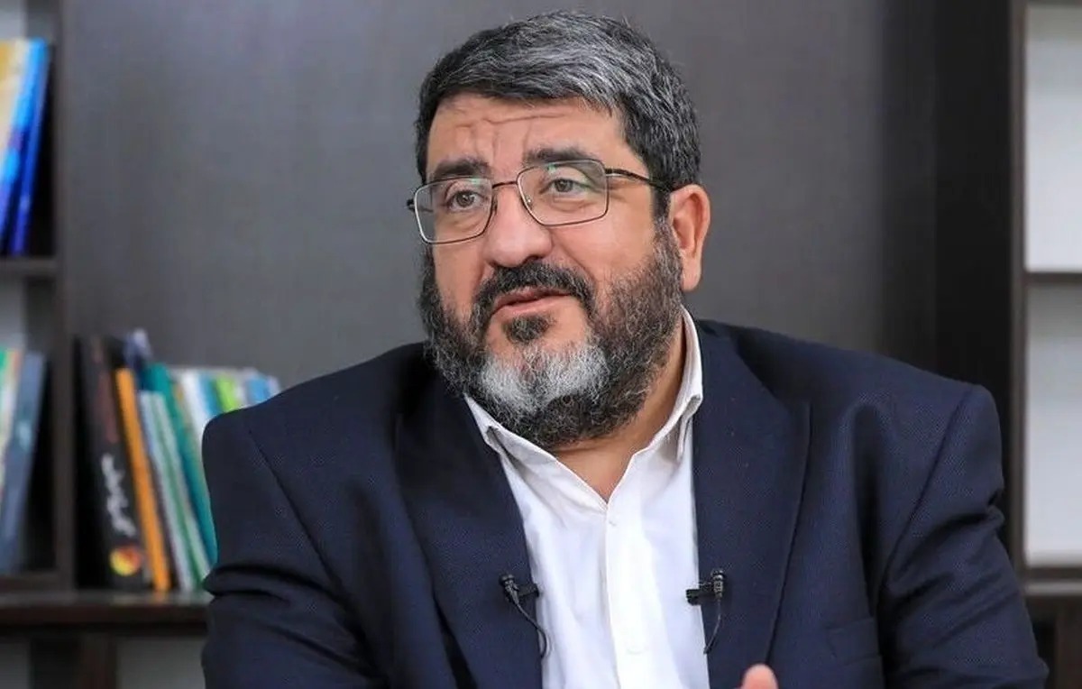 تحقیر فواد ایزدی در روزنامه اصولگرا/ باید به دهان شایعهسازان خاک پاشید تحقیر فواد ایزدی در روزنامه اصولگرا/ باید به دهان شایعهسازان خاک پاشید