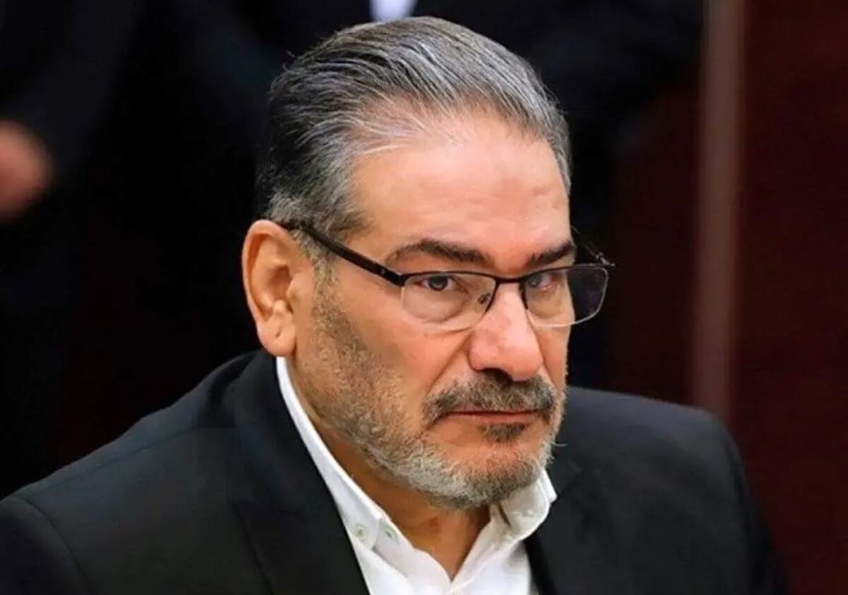 حمله خبرگزاری اصولگرا به شمخانی: خودتان محرم و نامحرم را رعایت نمیکنید، بعد مردم را به حجاب دعوت میکنید؟! حمله خبرگزاری اصولگرا به شمخانی: خودتان محرم و نامحرم را رعایت نمیکنید، بعد مردم را به حجاب دعوت میکنید؟!