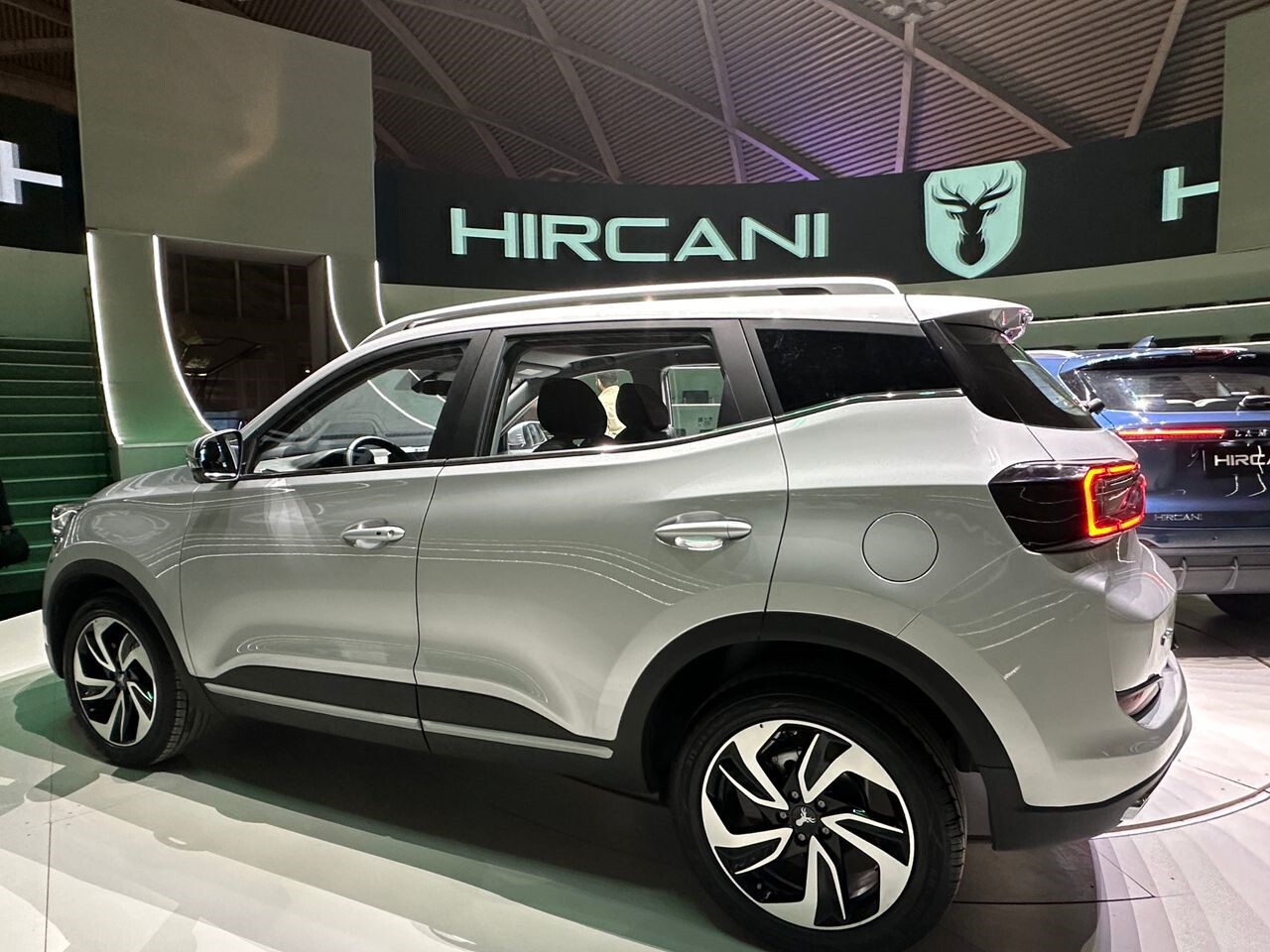 خانواده لاماری بزرگتر میشود؛ نئو و هیرکانی رونمایی شدند خانواده لاماری بزرگتر میشود؛ نئو و هیرکانی رونمایی شدند