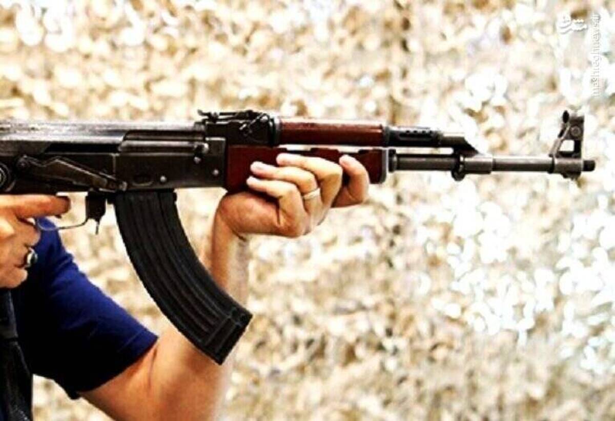 لحظه هولناک سرقت مسلحانه با کلاشینکف در زاهدان+ فیلم