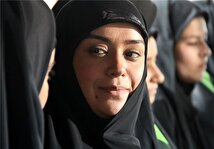  الهام چرخنده عزادار شد/ گریه‌های دردناک چرخنده بر مزار پدرش + فیلم