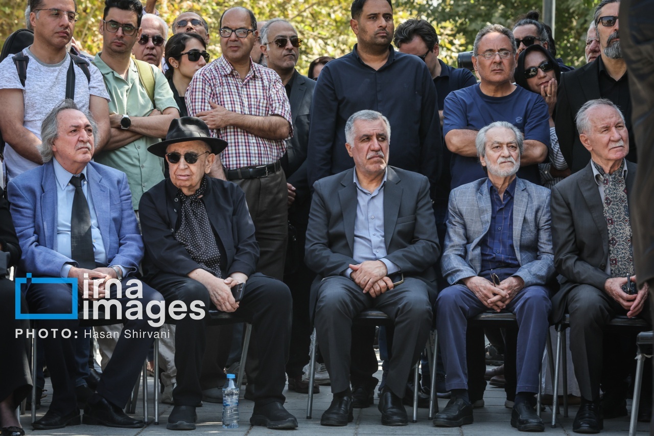 چهره‌های مشهور در خاکسپاری احمد پژمان + تصاویر