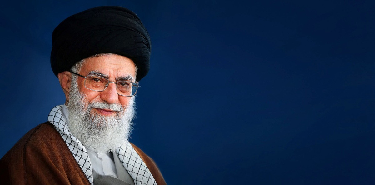 عکسی از رهبر انقلاب در جمع نیروهای موشکی سپاه