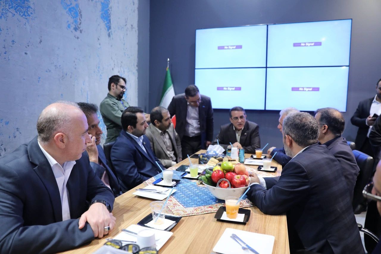مدیران عامل بانک صادرات ایران و ایرانسل تفاهم‌نامه همکاری امضا کردند