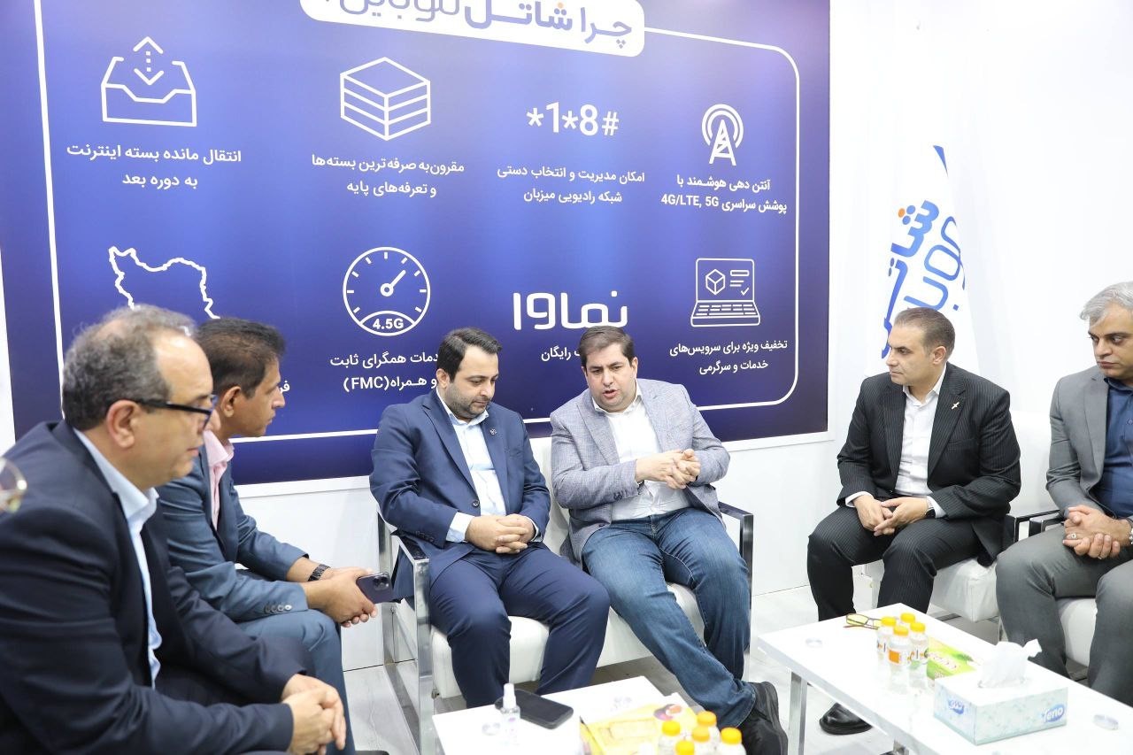 مدیران عامل بانک صادرات ایران و ایرانسل تفاهم‌نامه همکاری امضا کردند