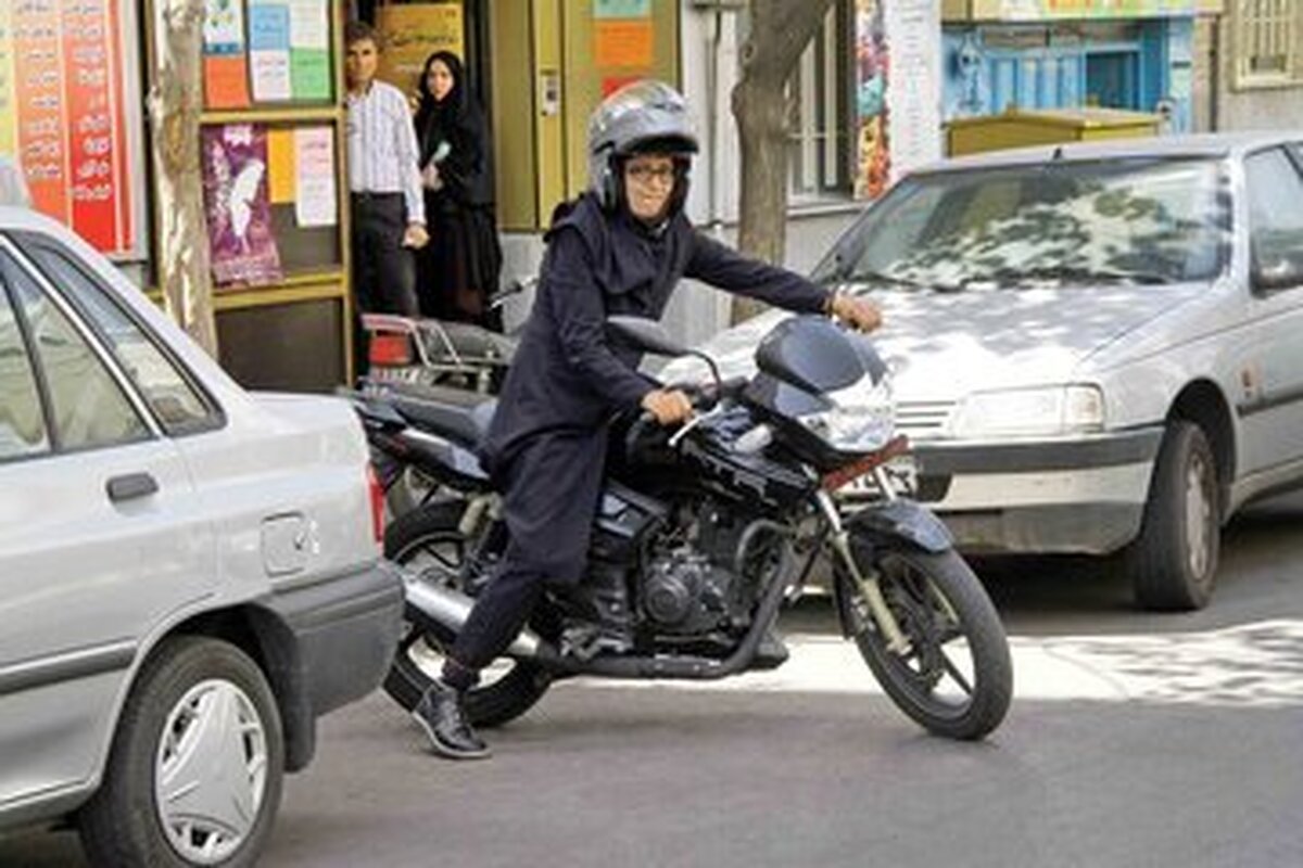 موتورسواری زنان با شترسواری و اسب‌سواری چه فرقی دارد؟