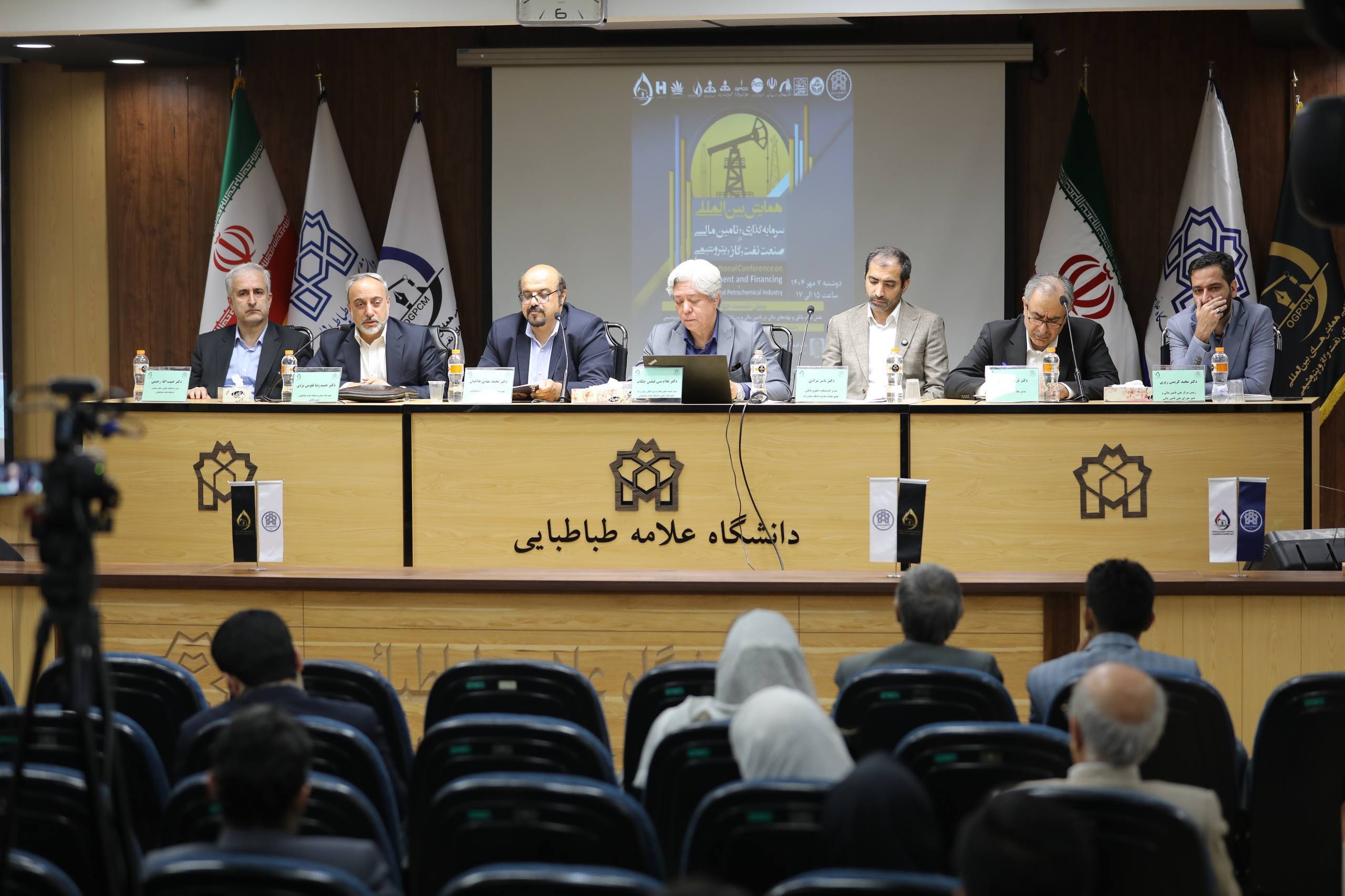 بررسی راه‌های برون‌رفت از چالش تأمین مالی صنعت نفت و گاز توسط عضو هیأت مدیره بانک صادرات ایران