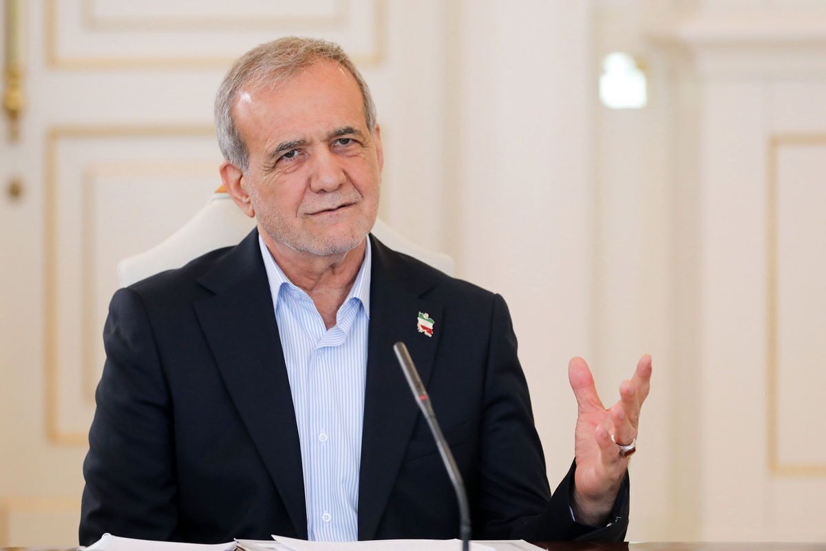 شعرخوانی پزشکیان به زبان ترکی در جمع فرهیختگان آذربایجان غربی+ فیلم