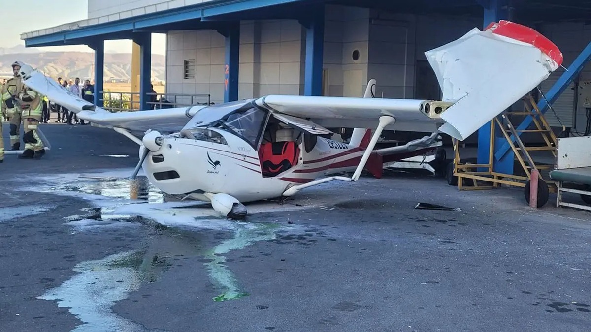 حادثه هوایی در تبریز / برخورد هواپیمای سبک با ساختمان فرودگاه! حادثه هوایی در تبریز / برخورد هواپیمای سبک با ساختمان فرودگاه!