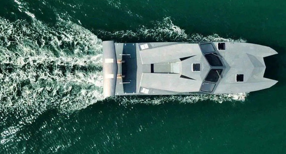 از خلیج فارس تا رکورد جهانی / ایران قایق جنگی «حیدر-۱۱۰» را معرفی کرد