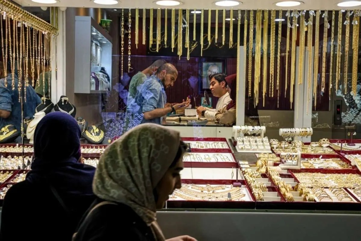 مقایسه سود خرید طلا از بازار و بورس / طلا بخریم یا سهام طلا؟ مقایسه سود خرید طلا از بازار و بورس / طلا بخریم یا سهام طلا؟