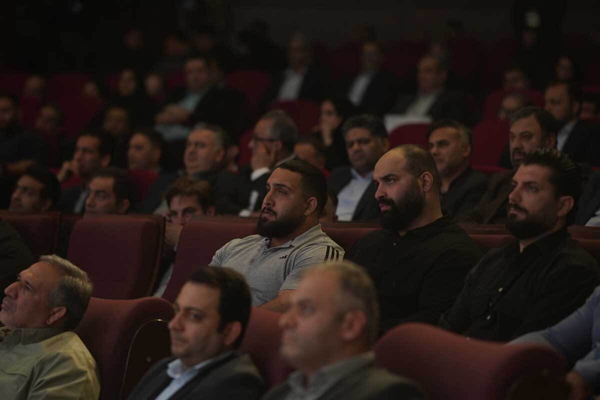 ​تجلیل از قهرمانان تیم ملی وزنه‌برداری در آیین ویژه بانک صادرات ایران / تأکید بر تداوم حمایت از قهرمانی، رفتار پهلوانی و اخلاق ورزشی