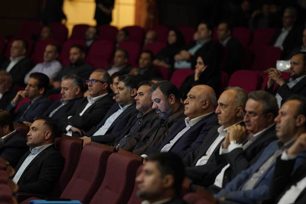 ​تجلیل از قهرمانان تیم ملی وزنه‌برداری در آیین ویژه بانک صادرات ایران / تأکید بر تداوم حمایت از قهرمانی، رفتار پهلوانی و اخلاق ورزشی