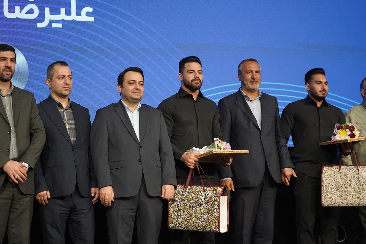 ​تجلیل از قهرمانان تیم ملی وزنه‌برداری در آیین ویژه بانک صادرات ایران / تأکید بر تداوم حمایت از قهرمانی، رفتار پهلوانی و اخلاق ورزشی