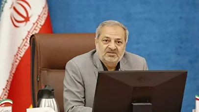 توزیع کتاب جدید درسی با عنوان از ایران‌مان دفاع می‌کنیم + فیلم