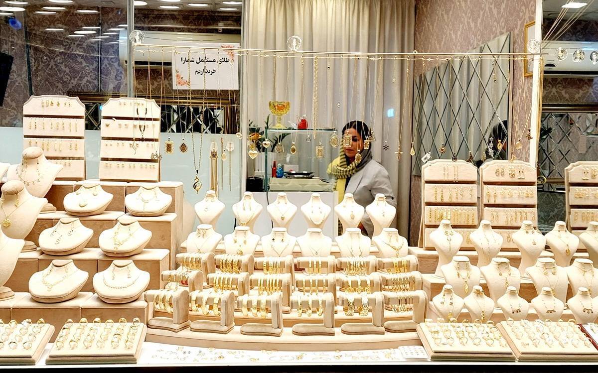 سقوط آزاد قیمت طلا امروز ۱۳ آبان ۱۴۰۴ / قیمت طلا ۱۸ عیار وارد کانال ۹ میلیونی می‌شود؟