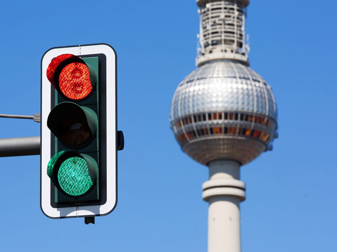 چراغ قرمز ۴ رنگه میشود/ طراحی جدید با رنگ سفید! + عکس چراغ قرمز ۴ رنگه میشود/ طراحی جدید با رنگ سفید! + عکس