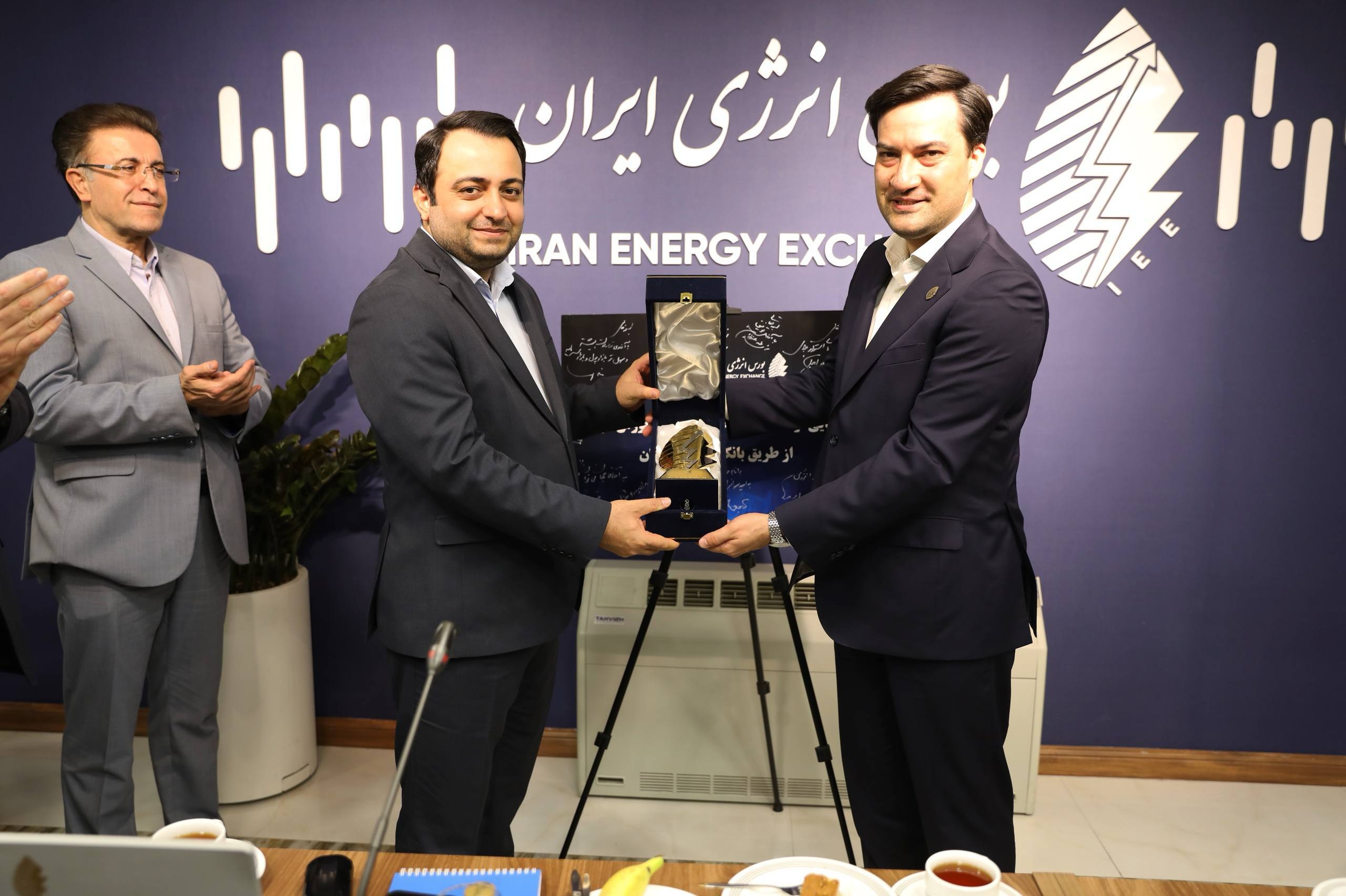 تسویه معاملات بورس انرژی از مسیر بانک صادرات ایران کلید خورد تسویه معاملات بورس انرژی از مسیر بانک صادرات ایران کلید خورد