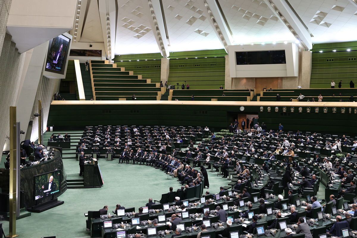 تنش در مجلس بر سر افزایش قیمت بنزین/ این نوع گرانی خطرناک است