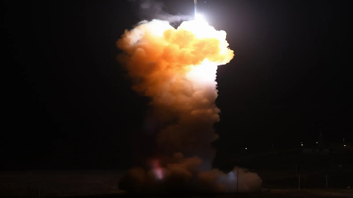 آمریکا آتش موشک قاره‌پیما را روشن کرد+ عکس