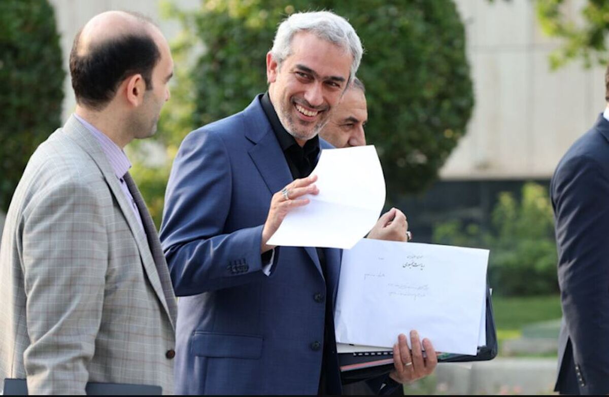 وزیر اقتصاد: در مورد نرخ دلار از آقای فرزین سوال کنید