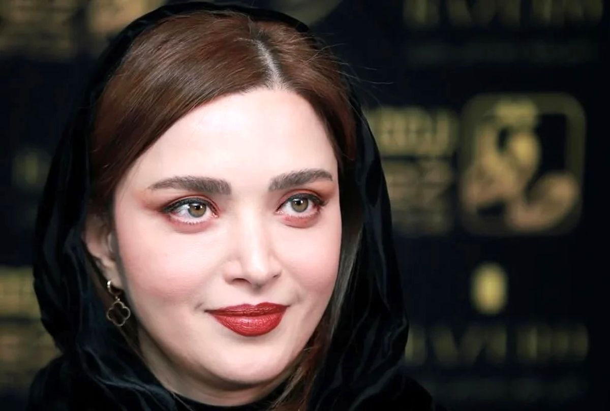 ژست صمیمی بهنوش طباطبایی با بازیگر بامداد خمار در یک لوکیشن خاص+ عکس