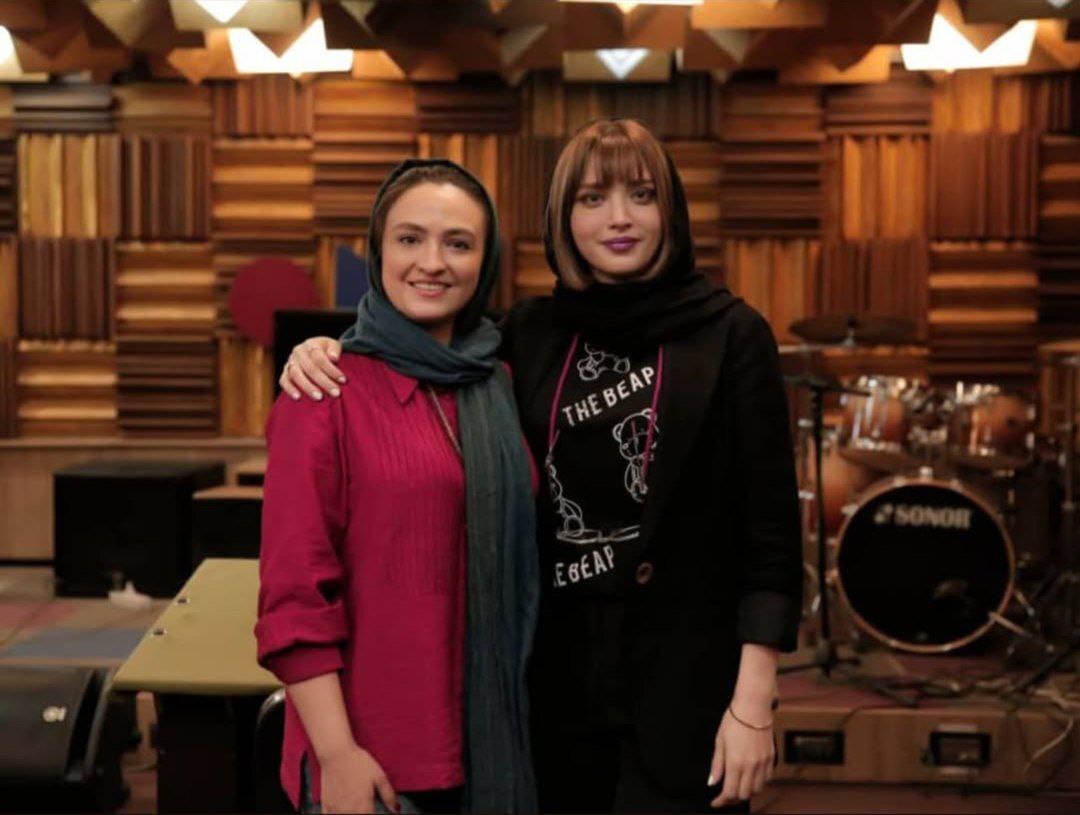 ژست صمیمی بهنوش طباطبایی با بازیگر بامداد خمار