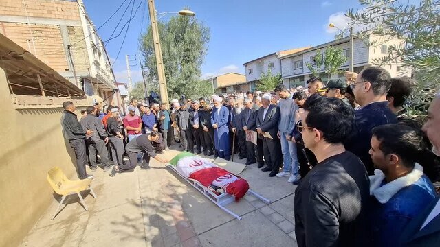 صابر کاظمی در میان اندوه مردم تا خانه ابدی بدرقه شد