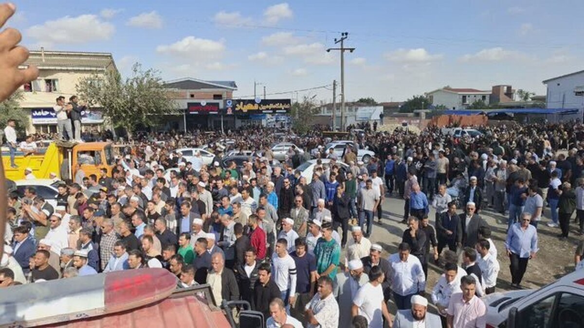 اقامه نماز بر پیکر صابر کاظمی + فیلم