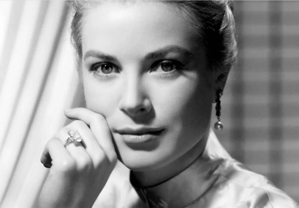 این ستاره زیبای هالیوود معشوقه محمدرضا پهلوی بود/ تقدیم جواهرات چند میلیون دلاری از سوی محمدرضا+ عکس این ستاره زیبای هالیوود معشوقه محمدرضا پهلوی بود/ تقدیم جواهرات چند میلیون دلاری از سوی محمدرضا+ عکس