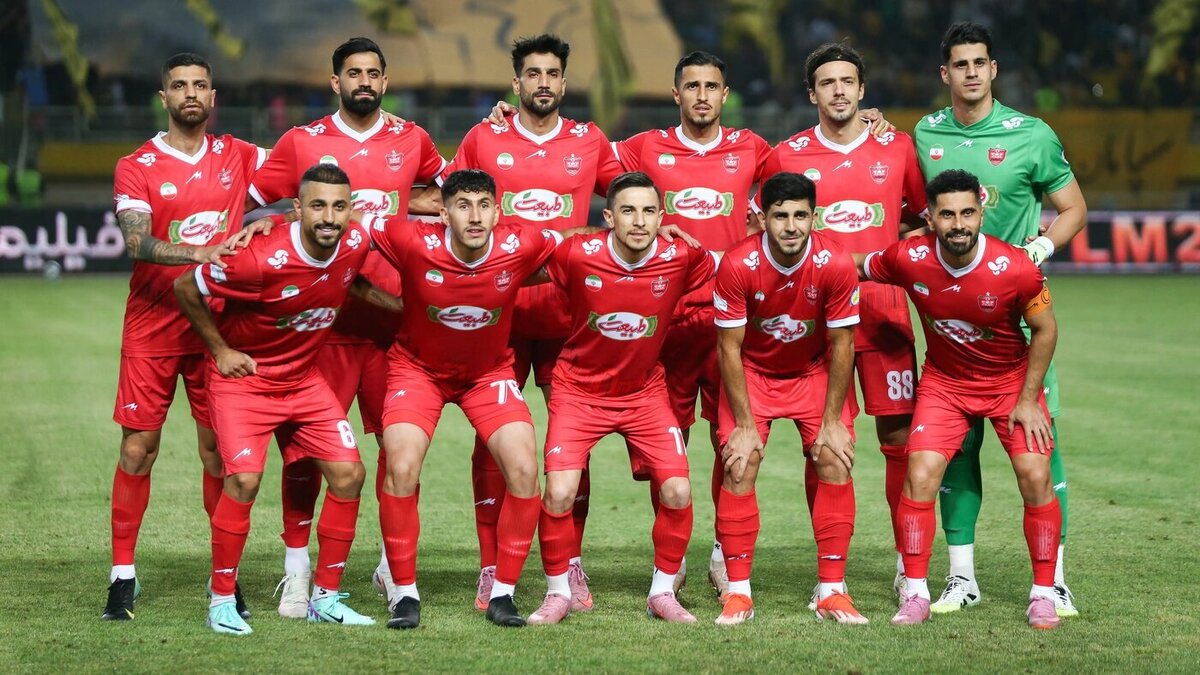 حضور بازیکنان پرسپولیس در زمین با عکس صابر کاظمی+ فیلم