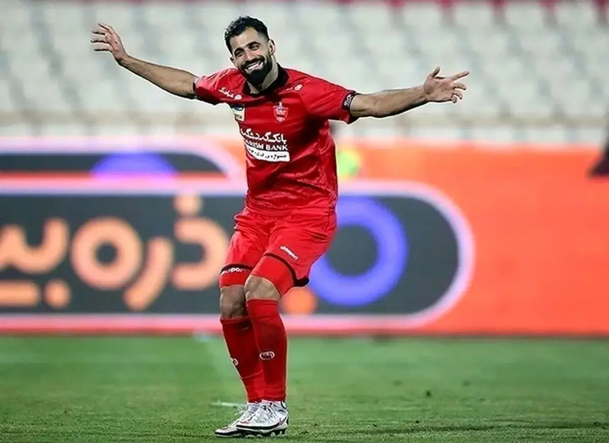 رقص معروف حسین کنعانی مقابل هواداران پرسپولیس+ فیلم