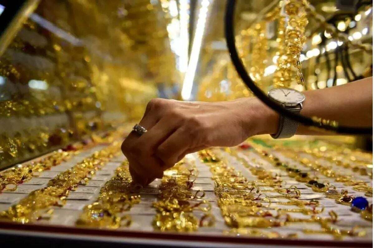 پیش ‌بینی قیمت دلار، طلا و سکه امروز شنبه ۱۷ آبان ۱۴۰۴ / تداوم تعادل نسبی در بازار ارز و طلا؟