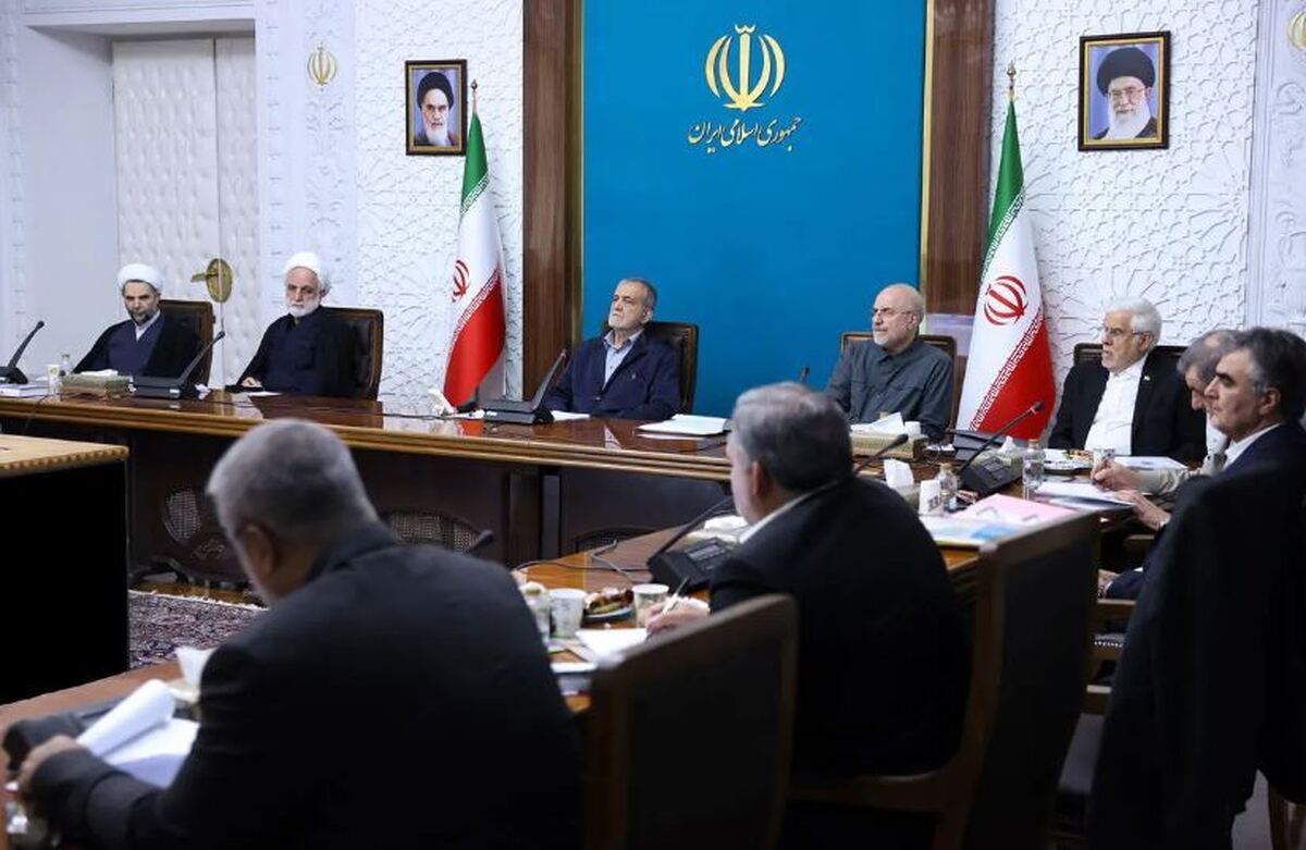 نشست شورای‌عالی هماهنگی اقتصادی با حضور سران قوا برگزار شد